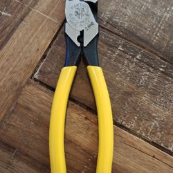 Klein Tools D213-9NECR Linesman's Pliers