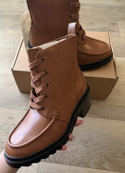 New Tan Combat Boots Women’s Size 7 & 8