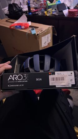 Oakley ARO3 Lite Bicycle Helmet