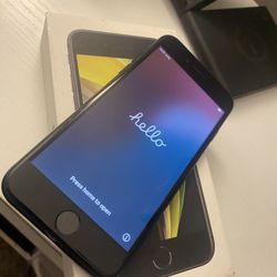 iPhone SE 128 GB Unlocked 