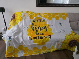 Baby shower bee theme