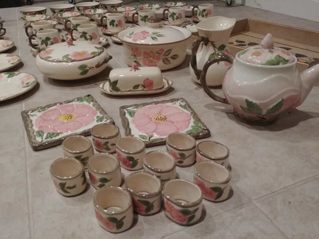 Desert rose dishes and accessories for Sale in Monroe, WA OfferUp