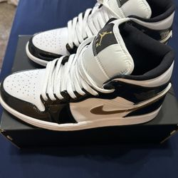 Jordan 1 Mid 