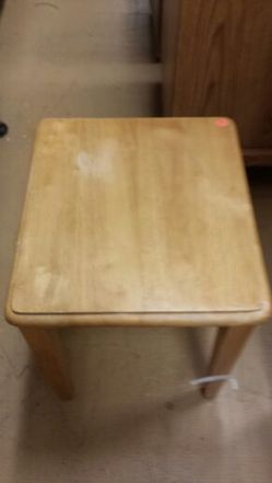 Nice little solid wood accent end table