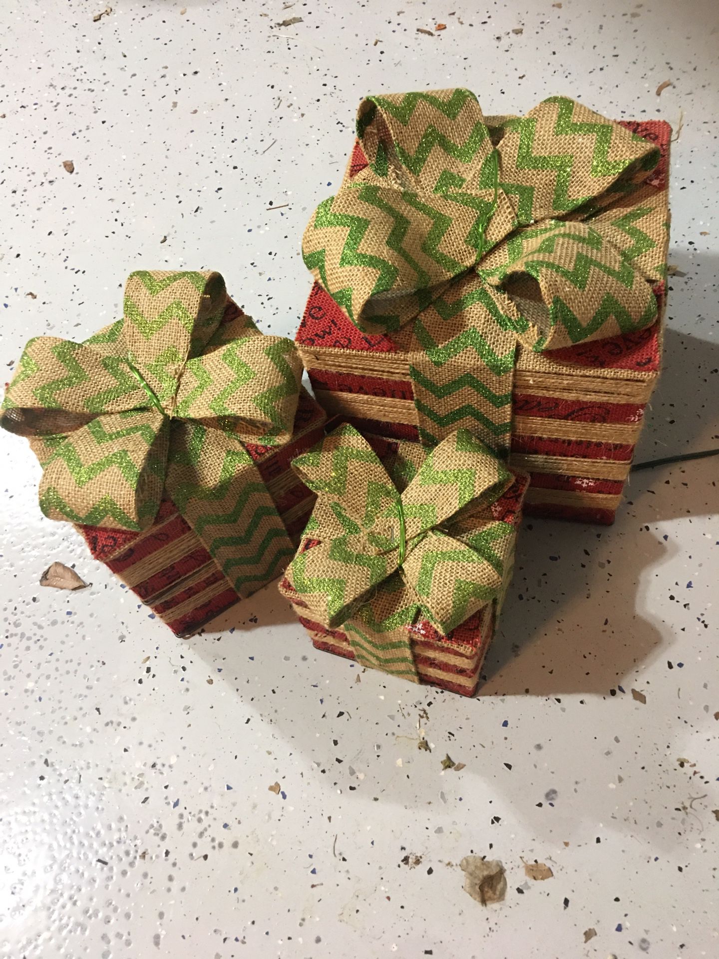 2 sets of Christmas boxes with full lights