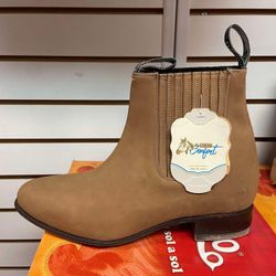 Nuevos botines charros de piel marca El Canelo