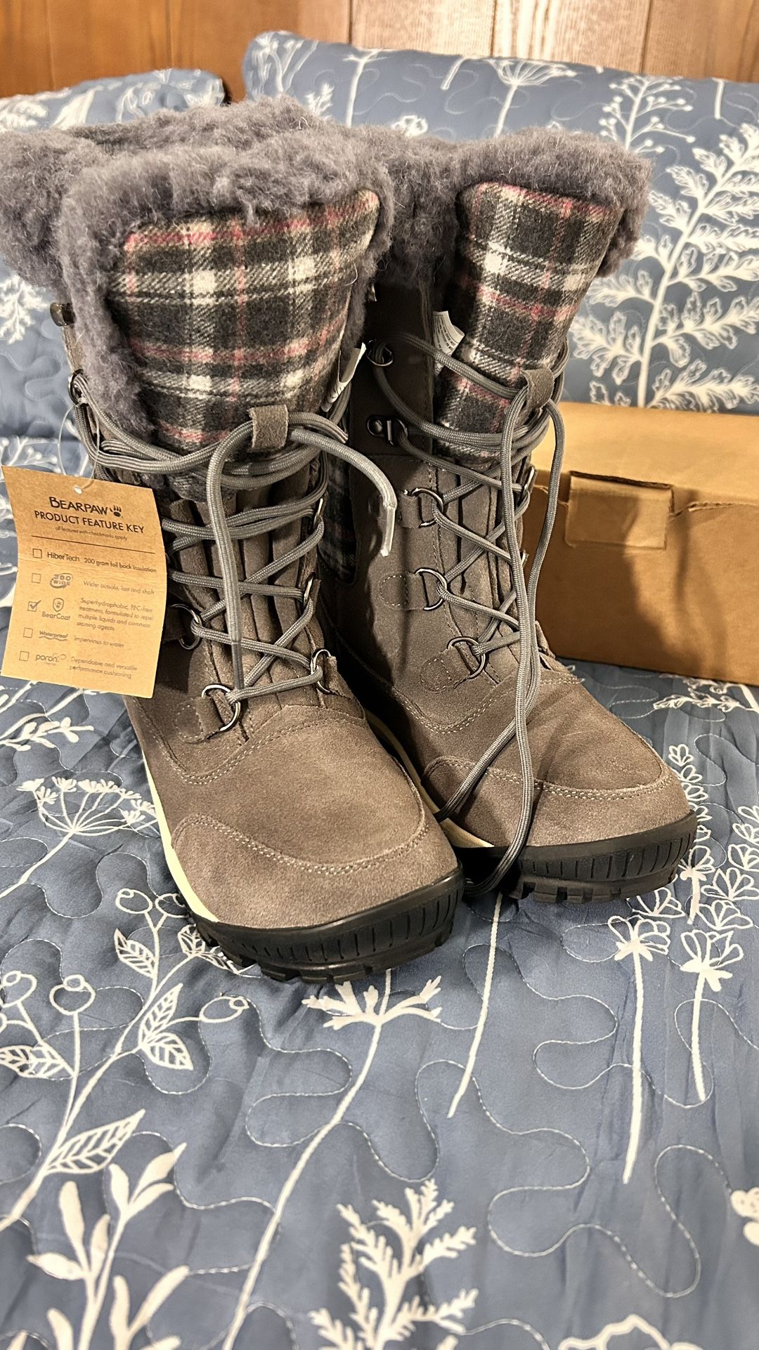 Size 8 Winter Women’s Boots New (pending For Pickup)