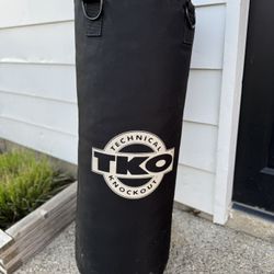 TKO PUNCHING BAG WITH CHAIN