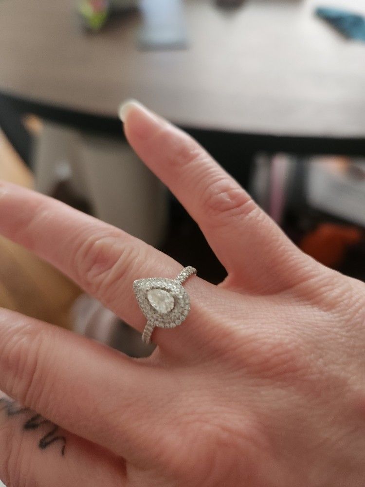 pear diamond engagement ring