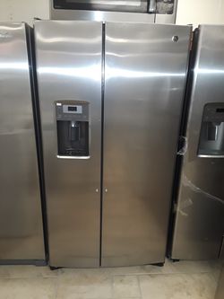 Ge side by side fridge New scratch and dent