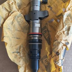 New Set of 6 original caterpillar fuel injectors used in Caterpillar C7 Diesel Engines.