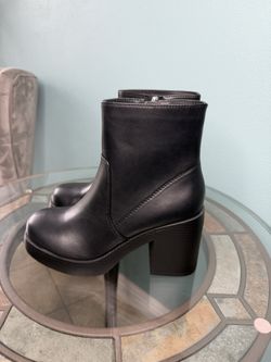 Women’s Black Platform Heel Boots – Size 8