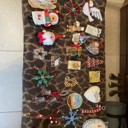 Lots Of Vintage Christmas Ornaments