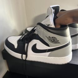 Jordan 1s mid