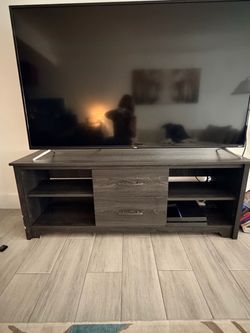 Entertainment dresser