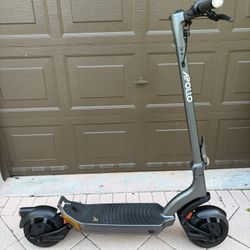 Apollo City Pro Commuter Electric Scooter 32mph