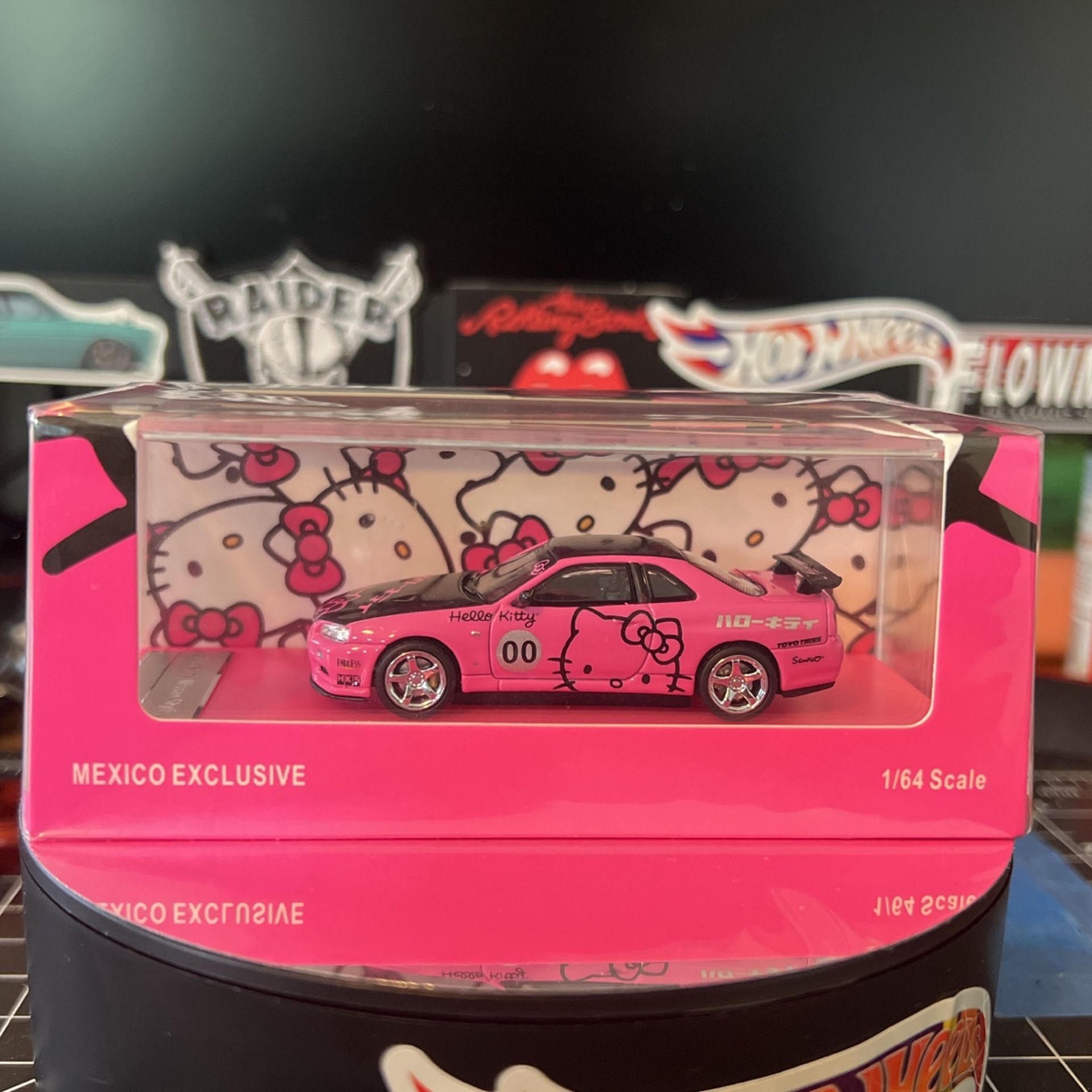 Hello Kitty Nissan skyline GT-R