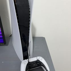 Ps5 for digital use only comes with cable and one remote 