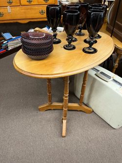 Antique Oval Victorian Table
