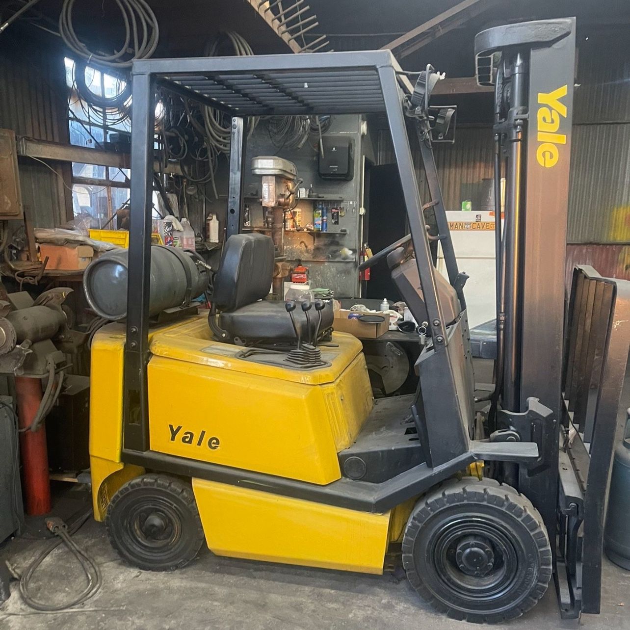 Yale Forklift 3500 Lbs Triple Stage Sideshift Pneumatic Tires 