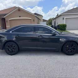 2010 Ford Taurus