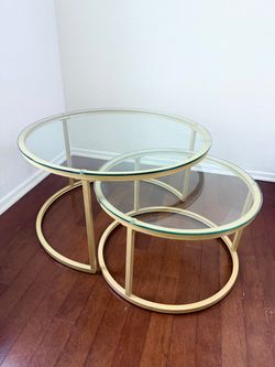 NESTING TABLE