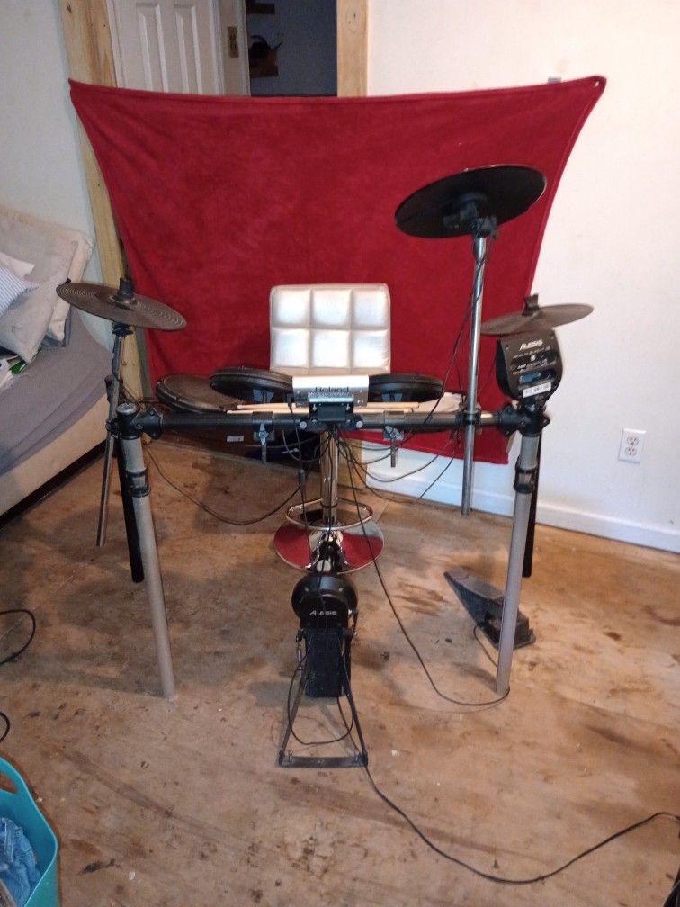 Roland/Alexis Combination Electronic Drum Set