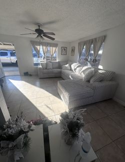 USED COUCHES STILL LIKE NEW