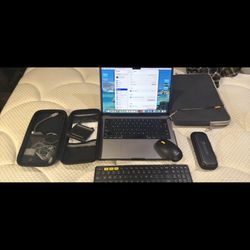 Apple Macbook Pro Lightly Used