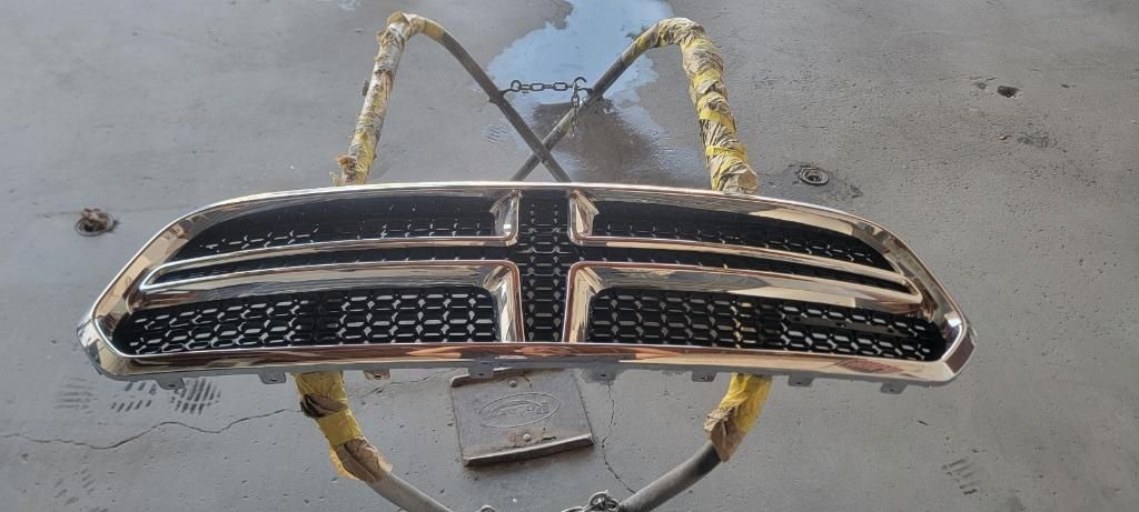 2018 Dodge Durango Front bumper bottom grill