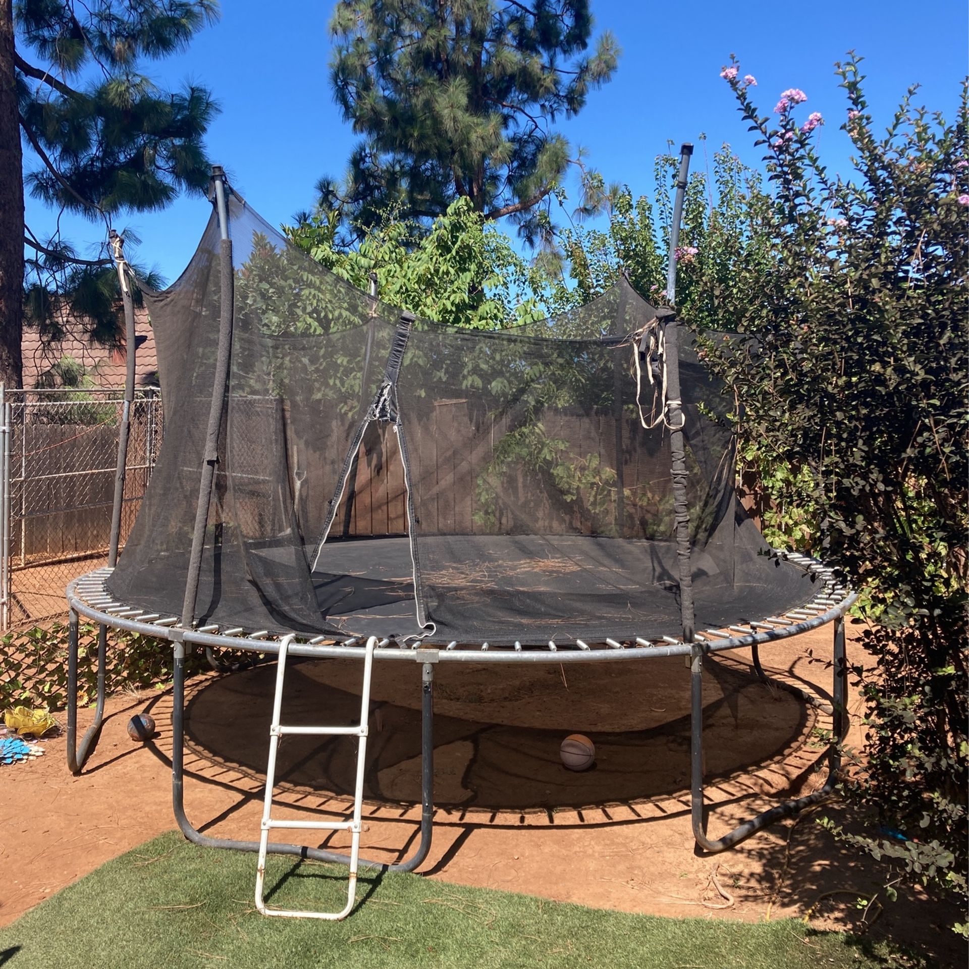 14’ Trampoline