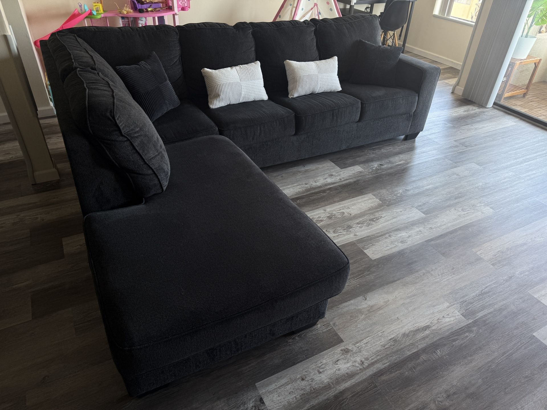 Altari 2-Piece Sectional with Chaise L-Sofa