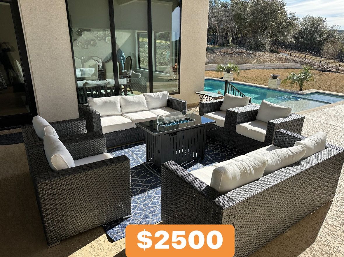 New inbox patio set (we finance and deliver)($54 down,90 day no interest payment plan)