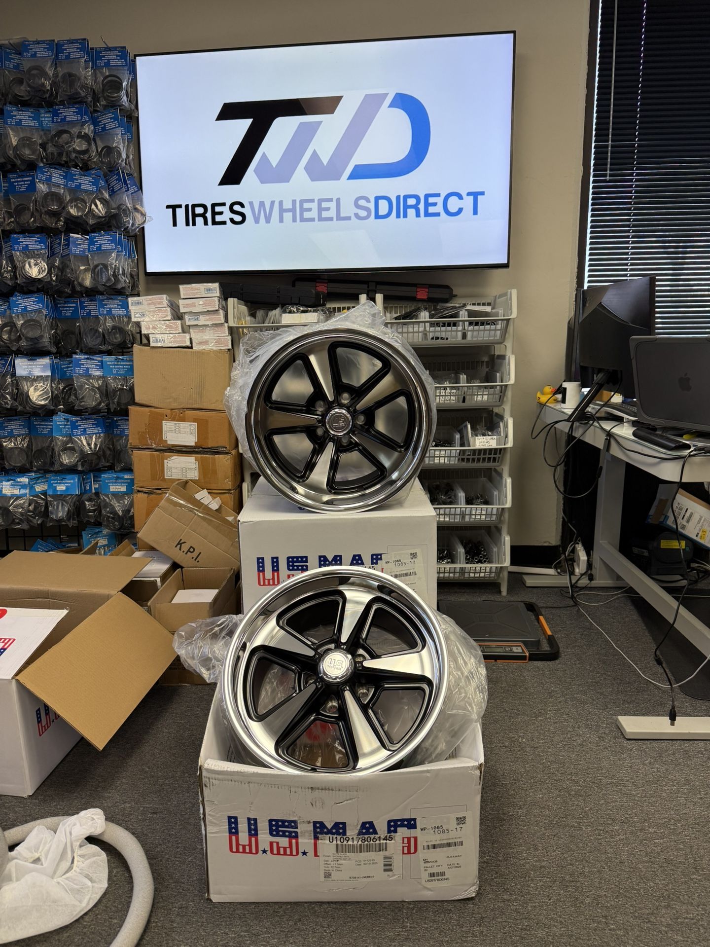 4 Staggered US Mags U109 Bandit Machined Black 17x8 +1 & 17x9 +8 5x4.75 5x120.65