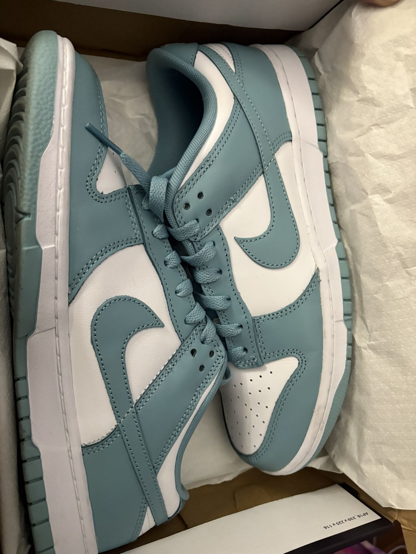 Women, Nike dunks size 10 1/2