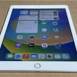 Like NEW Apple iPad 5th Gen 128GB Silver Wi-Fi + Charger And Otterbox Case 