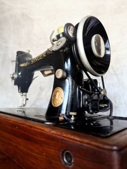 Singer 99 from the 1930s — Fully Refurbished, Serviced & Ready to Sew