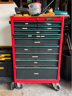 Husky Tool Chest 11 drawers  w/ wheels