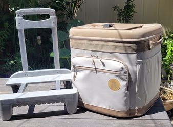 Cooler with Wheels and Handle 18"Hx16"Wx14"1/2D