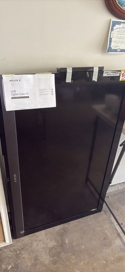 SONY 50” TV w/ Mount & Remote