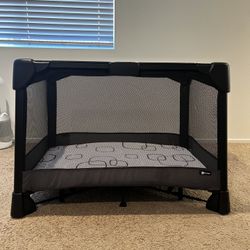 4moms Pack N Play with diaper Storage Caddy