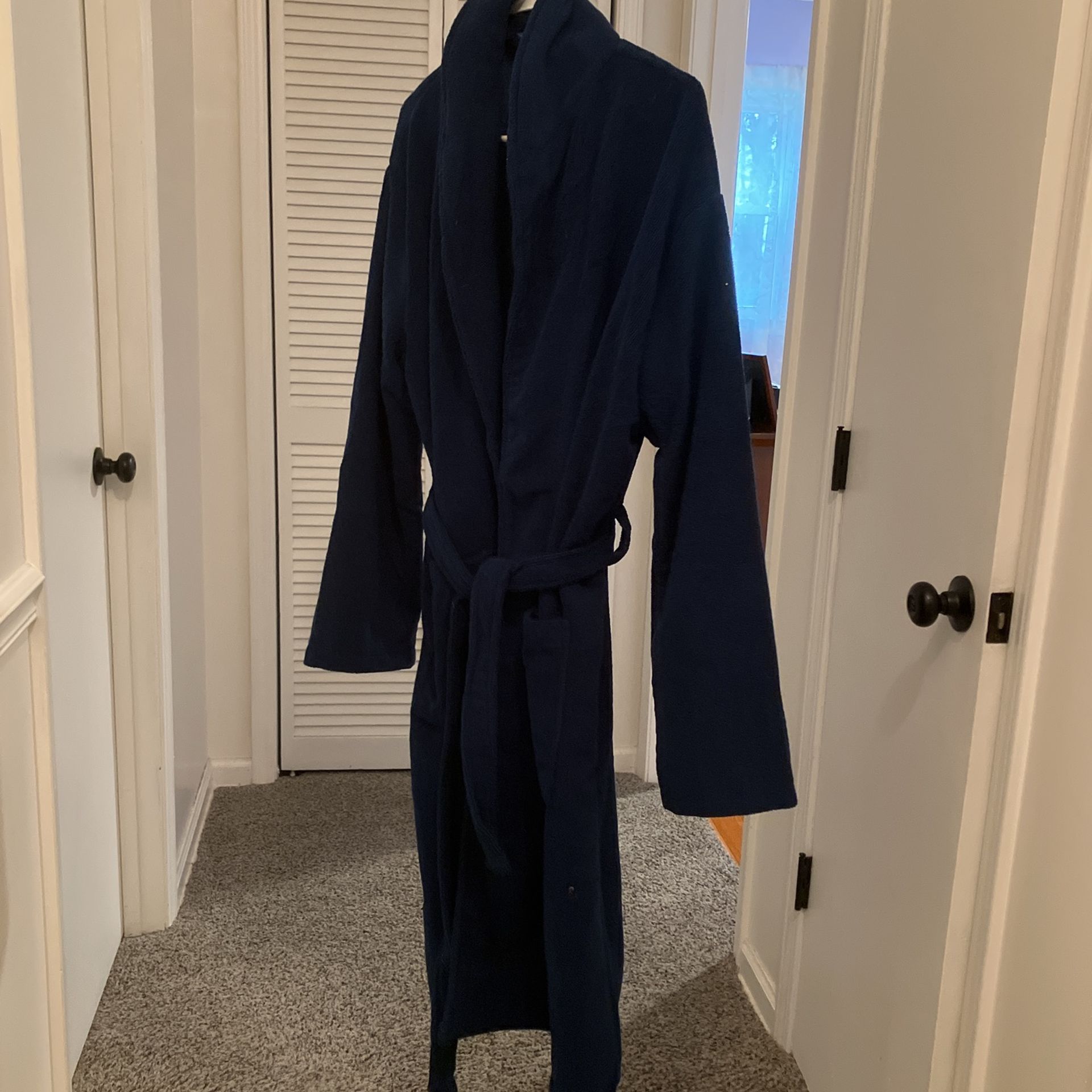 Robe Men’s Size Small