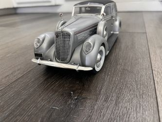 Diecast 1/18 Scale Signature Models 1937 Lincoln Touring Cabriolet 