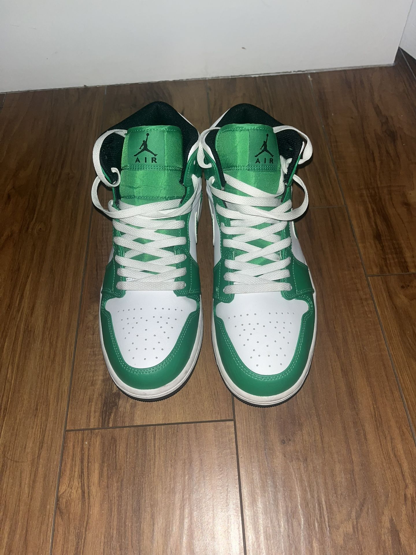 Nike Air Jordan 1’s l