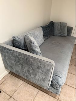 Joy bird Sofa - Must Go