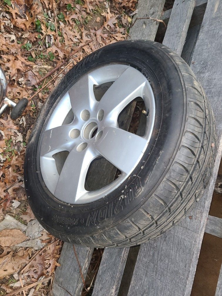 One tire And Rim 215/55 R16 5 Lug Tire
