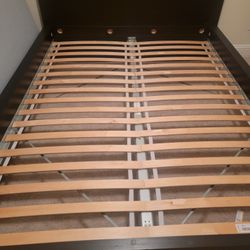 Queen Mattress/Frame 
