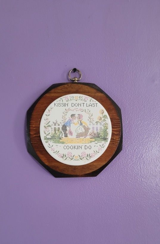 Vintage Jerry Schultz Handcrafted Tile on Pine Wall Plaque "Kissin Don't Last Cookin' Do" Signed