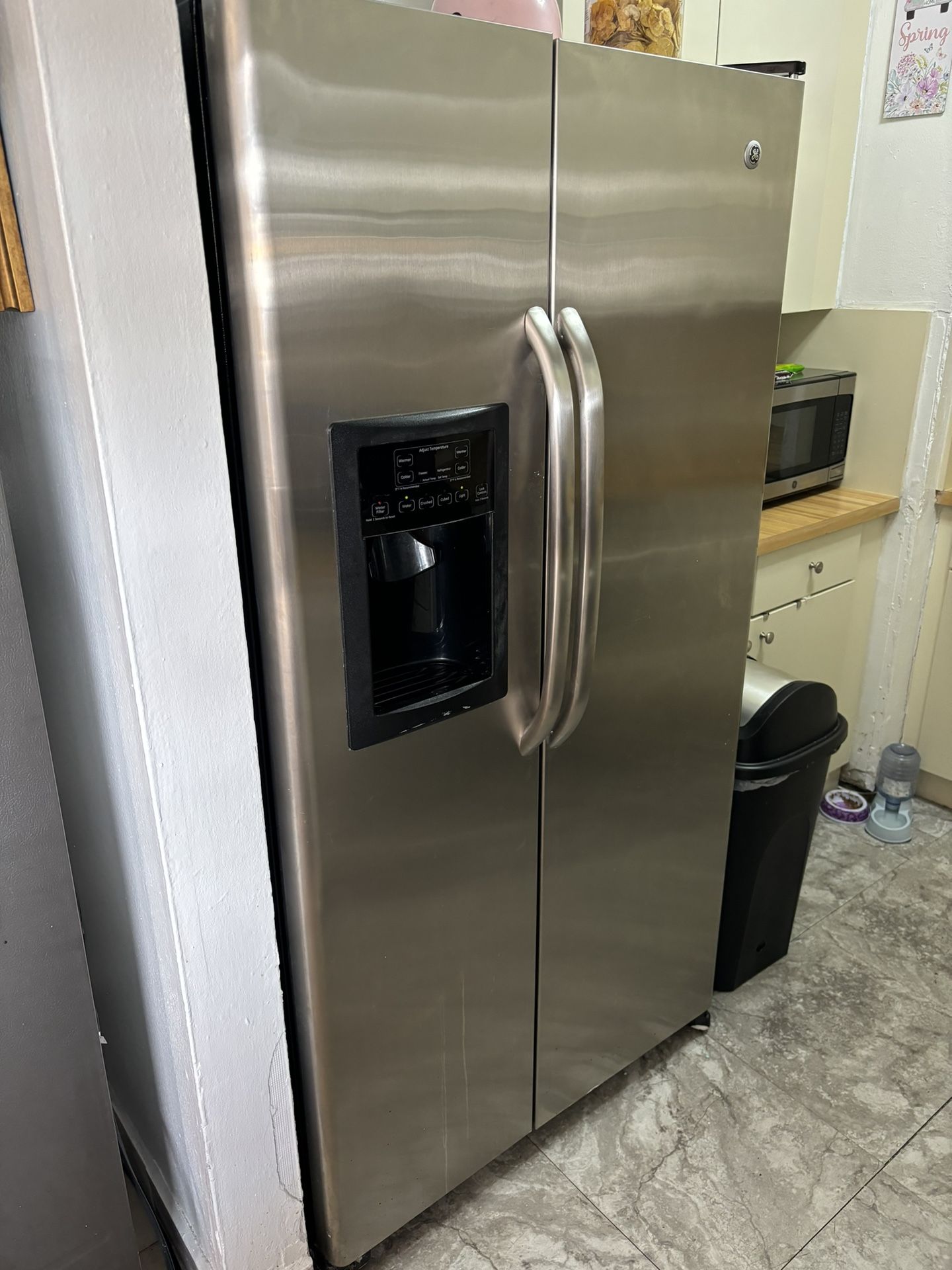 Refrigerator - general electric $250