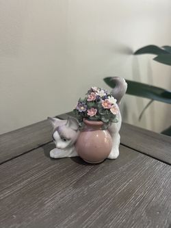 Lladro Limited Collection Figurine - Cat with flowers